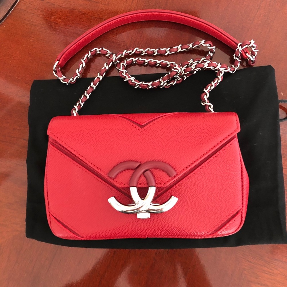 Chanel Caviar Macro Chevron Small Single